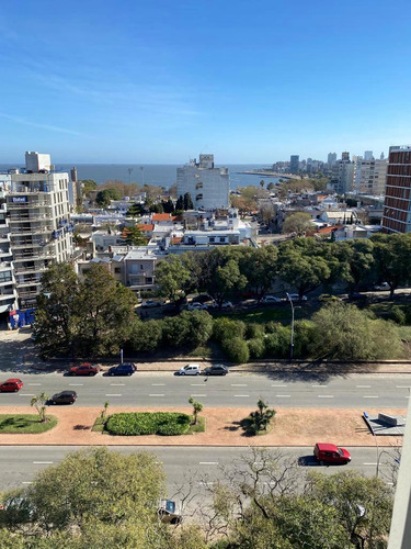 Apartamento De 3 Dormitorios En Punta Carretas A Reciclar