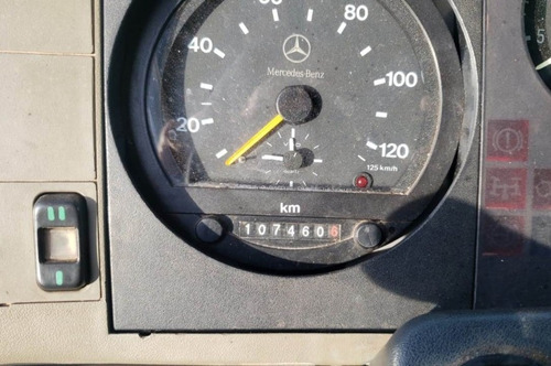 Imagem 15 de 15 de Mercedes Benz 710 - Baú 6.40m