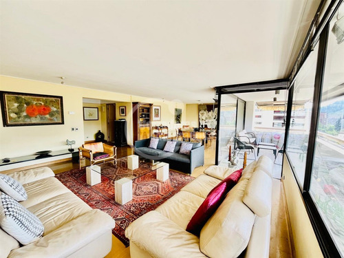 Amplio Departamento En Venta De 4 Dorm. En El Golf
