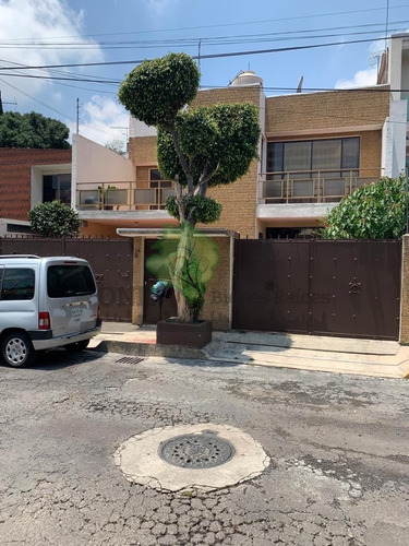 Casa En Venta En Hacienda De Cristo, Naucalpan Con Amplios Espacios 