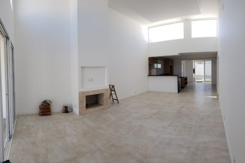 Imagem 5 de 16 de Casa À Venda Em Xangri-lá - Ca00989 - 34960856