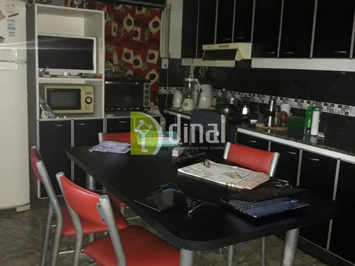Imagen 5 de 16 de Casa 5 Ambientes Con Parque Y Entrada Para Auto