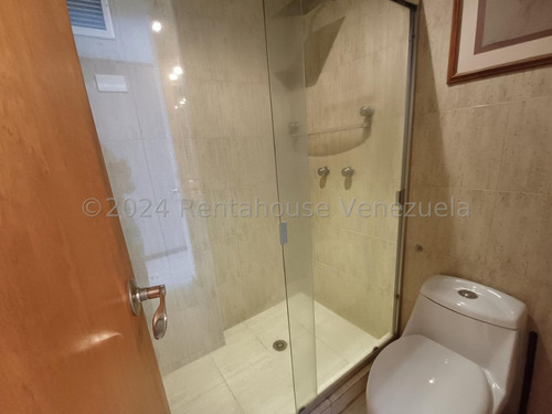 Apartamento En Alquiler En Campo Alegre Caracas. Vr 24-28866