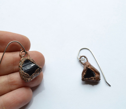 Imagen 4 de 4 de Aros De Obsidiana Negra, Cobre Y Acero Quirurgico, Joyeria