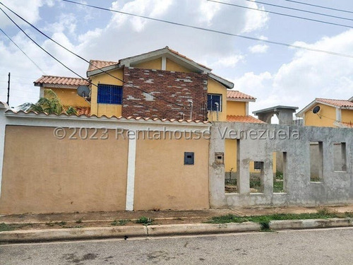 Casa En Venta Villa Privada Coro Falcón Terminar A Tu Gusto  (r.h.)