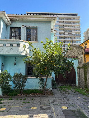 Gran Casona Con Patio, Ideal Para Inversión