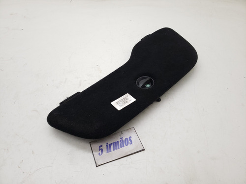 Imagem 3 de 5 de Tampa Kit Primeiros Socorros Mercedes Gla200 1.6 2015 / 2016