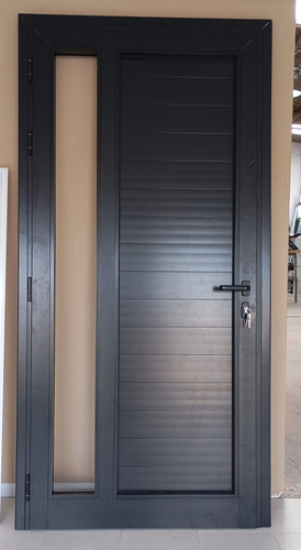 Puerta Frente Y Patio