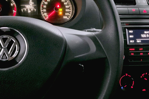 Imagen 22 de 25 de Volkswagen Vento Sedan 4 Pts Starline Ta A/ac Mp3 R-15