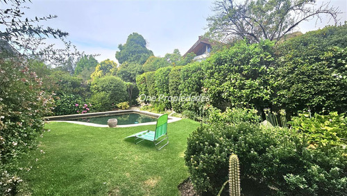 Casa En Venta De 4 Dorm.3 Baños Estar Servicio En Las Condes