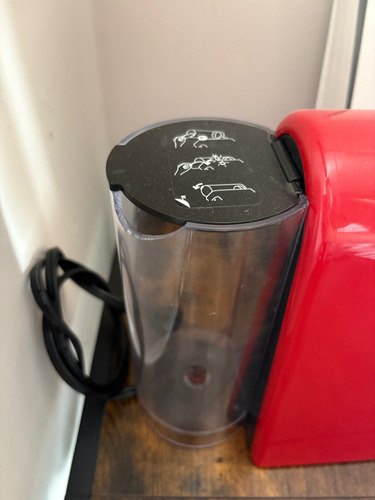 Minicafetera Nespresso Essenza Roja + Aeroccino 3 110 V Rojo
