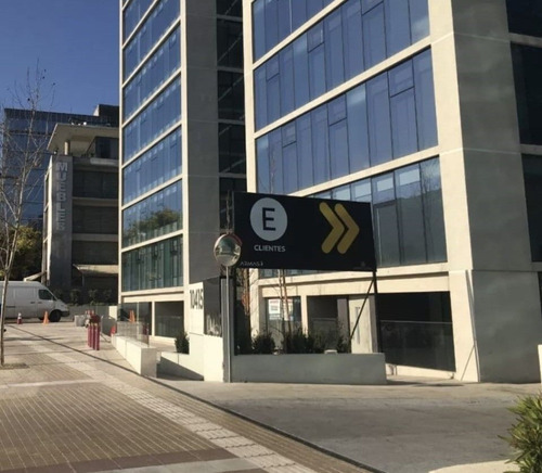 Venta Oficina Con Excelente Ubicación En Estoril
