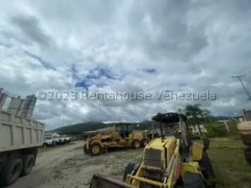 #23-18004 Concretera En Rio Tuy