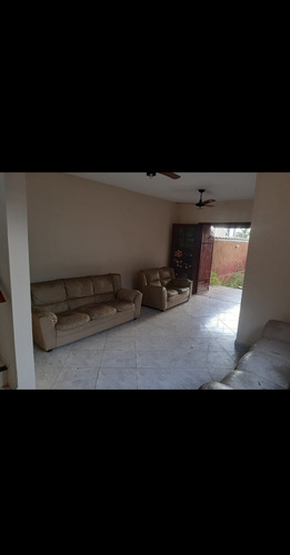 Casa Em Marica, 100mt Da Praia E Comercio