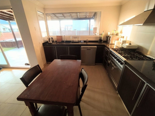 Imagen 21 de 30 de Venta Casa Moderna, Barrio Laguna Azul