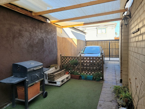 Casa De 2 Pisos, 2d+1d, Ubicada En Psje Don Luis De Zañartu,
