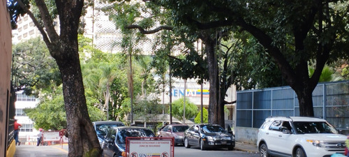 Venta Oficina Plaza Venezuela Al Lado Seniat Edificio Pequeño Comercial Y Residencial