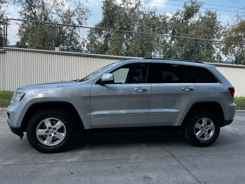 Jeep Grand Cherokee Laredo V6 4x2 At