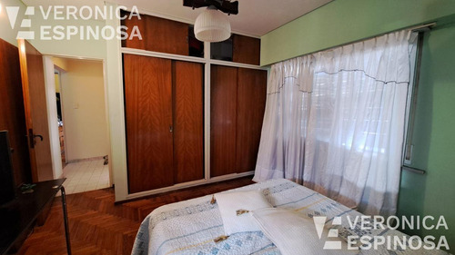 Casa En Venta En Villa Luzuriaga, 5 Ambientes