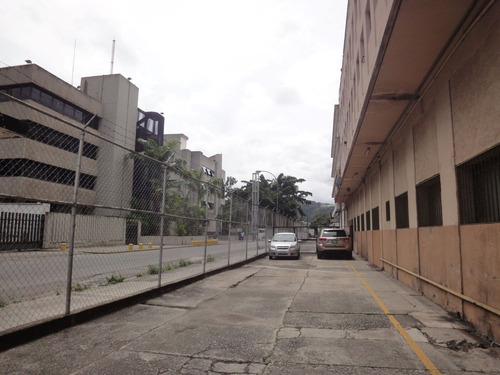 Edificio Comercial E Industrial Y Galpom Los Cortijos De Lourdes
