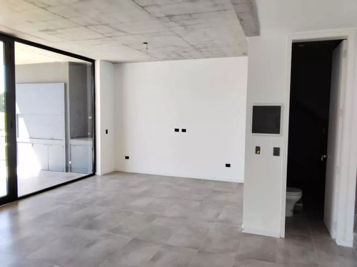 Casa 4 Ambientes A Estrenar En Venta La Cañada Polo Club