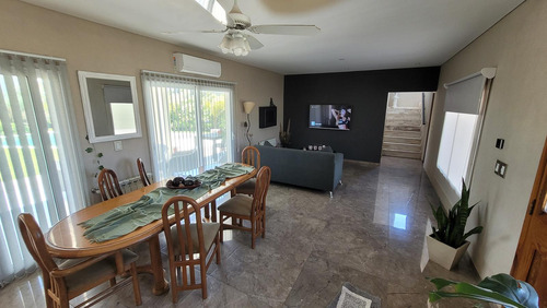 Casa En Venta En El Barrio Santa Rita Canning San Vicente