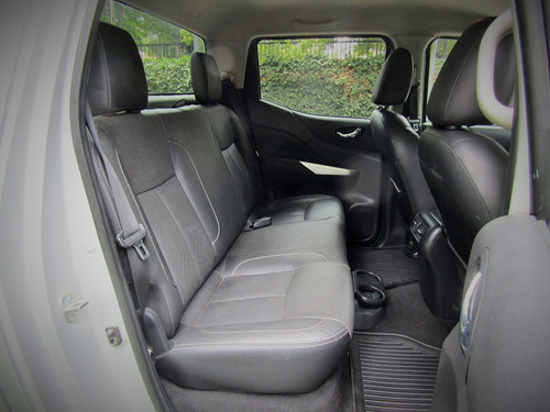 Nissan Np300 D Cab 4x4 2.3 Aut 2017