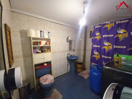 Se Vende Amplia Casa Regularizada En Población 1° De Mayo