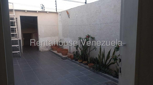 Maria E. Vende Moderna Y En Urb Privada Casa En Villas De Yara, Lara#25-20836***3h 2b 200m2**