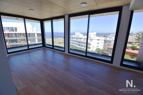 En Venta Apartamento Con Vista Al Mar En Punta Del Este, De 2 Dormitorios.