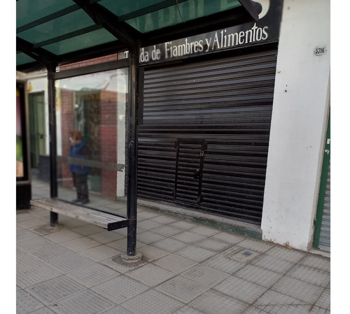 Imagen 1 de 4 de Local Frente A Parada De Colectivos!!!!