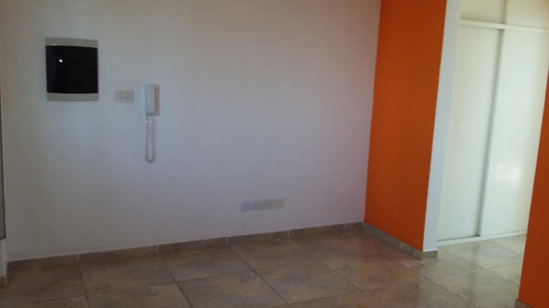 Imagen 2 de 10 de Departamento En Venta, Hipólito Yrigoyen 530 3°a, Belén De Escobar