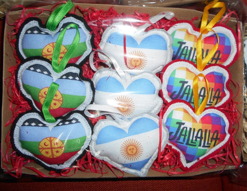 Imagen 1 de 2 de Adornos Navideños Packx6 Corazones Argentina Whipala Mapuche