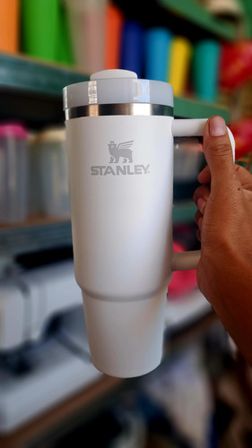 Stanley Termo Quencher H2.0 Flowstate Vasode 887 Mi, 30 Oz (Usado)