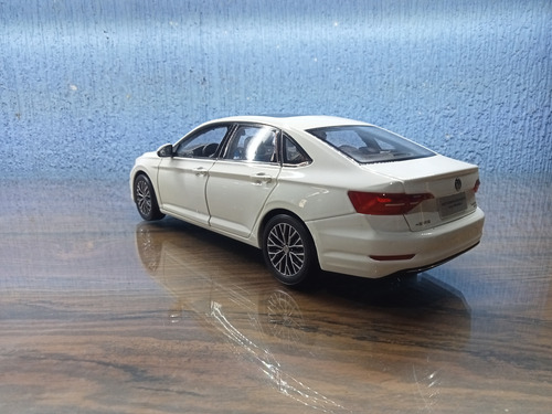 Volkswagen Jetta/sagitar Escala 1/18 1:18 1 18 Blanco (Usado)