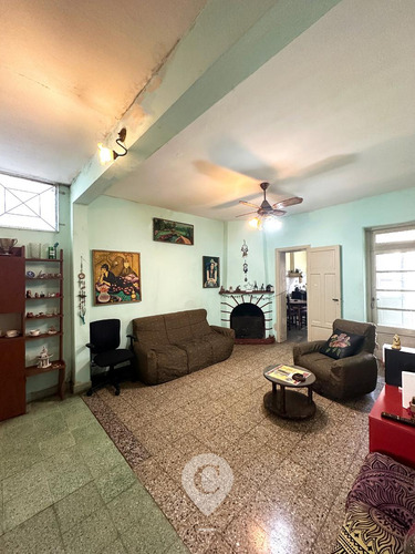 Casa En Venta De 2 Dorm., Galería, Patio, Lavadero Y Galpón. Centro Zárate