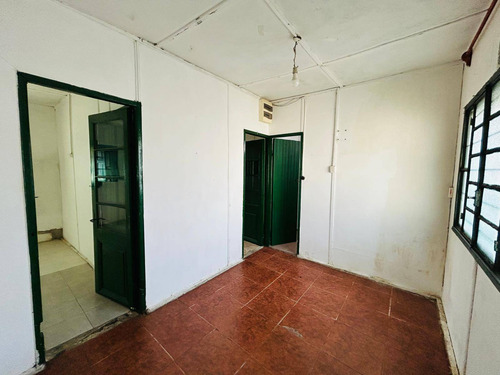 Alquiler De Apartamento En Calle Cañas Con 2 Dormitorios Y Amplio Patio En Nuevo Paris