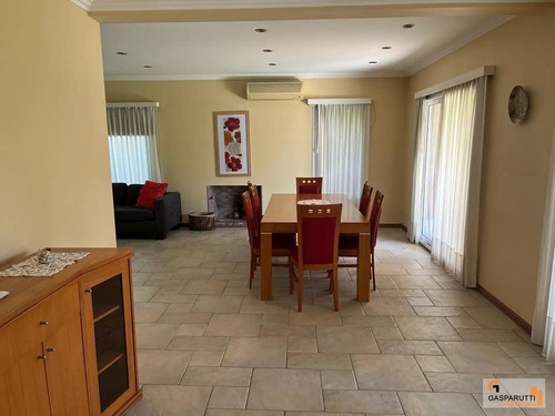 Casa En Venta Y Alquiler En Septiembre, Escobar. 5 Ambientes