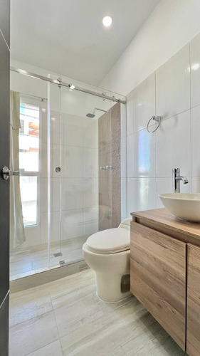 Imagen 12 de 20 de Cf. Se Vende Casa Minimalista En Colinas De Pirineos