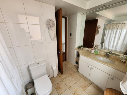 Remodelado Frente Parque Bicentenario. Venta Dueños Directo