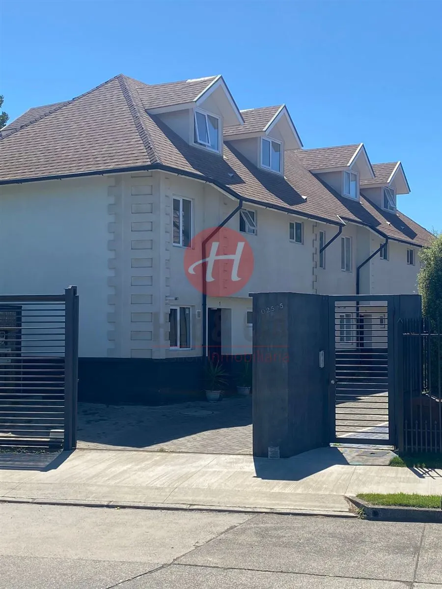 Imagen 1 de 14 de Casa Townhouse En Arriendo En Temuco 2d, 2b, Estac