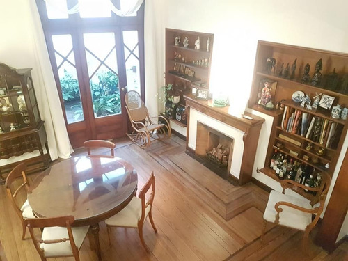 Excelente Casa / Ph   En Caballito En Venta  De 264 M2 - Con