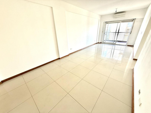 Departamento En Alquiler 3 Ambientes Con Cochera En Banfield Este