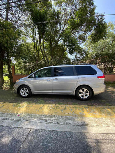 Imagen 5 de 12 de Toyota Sienna 2011 Le Aa Ee At