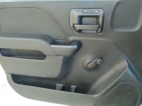 Imagen 12 de 13 de Chevrolet Silverado 2018 4.3 V6 1500 Ls Cabina Regular At