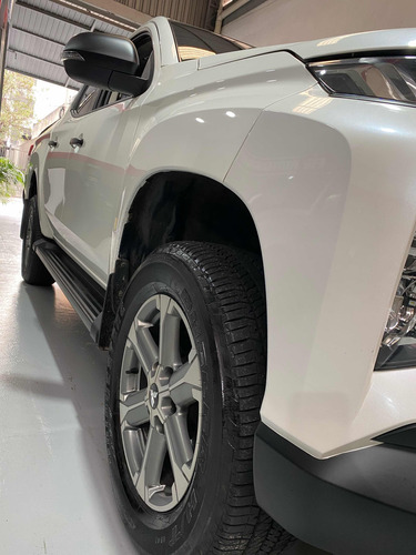 Mitsubishi L200 2.4 Triton Sport Hpe Cab. Dupla 4x4 Aut. 4p 6 marchas
