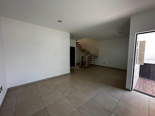 Venta Céntrica Con 5 R Y 4 B Roof Garden Y Alberca