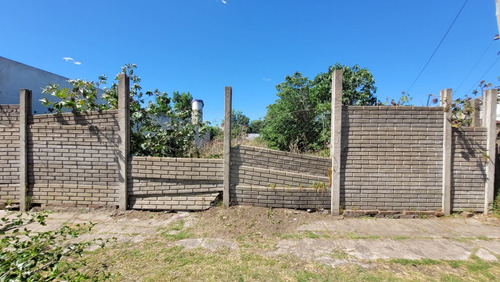 Terreno De 300 Metros Cuadrados (10x30) En Calle 144 Entre 64 Y 65 De La Plata