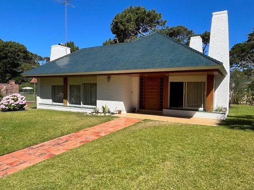 Alquiler Temporada 2022/23! Casa En La Mansa Con Piscina Climatizada Y Cancha De Tenis A Pasos De La Playa!!