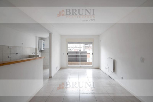 Venta Departamento 2 Amb Con Cochera En Boedo, Capital Federal.